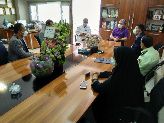 دیدار مقامات شهرداری و نیروی انتظامی منطقه ۶ با تعدادی از اعضای هیات مدیره بیمارستان جم به مناسبت روز پزشک